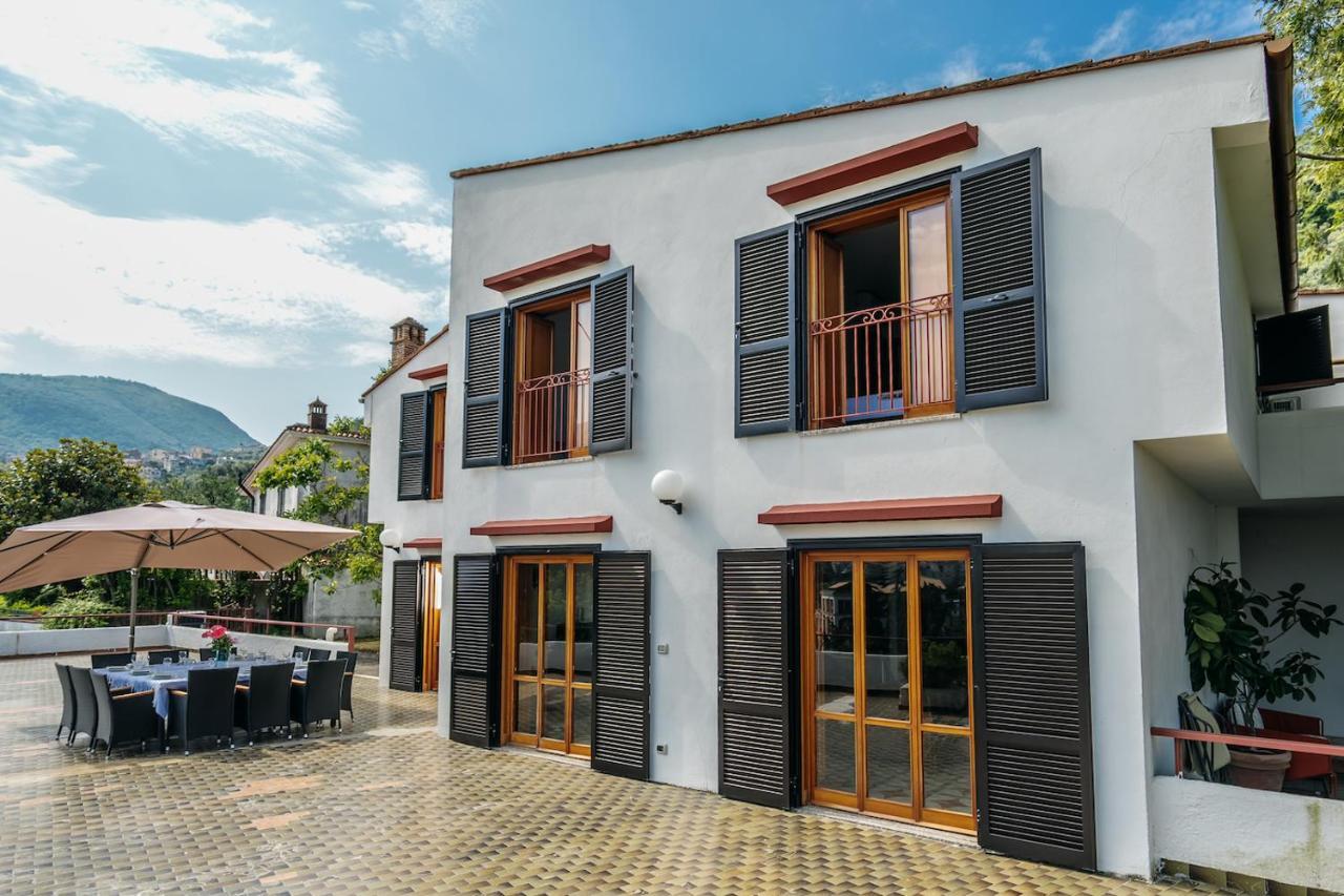Aurora Villa *